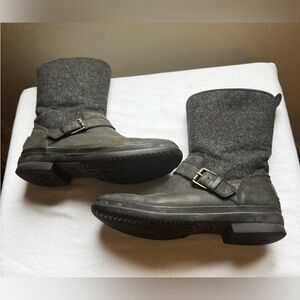 UGG Robbie Black Waterproof Boots Size 7